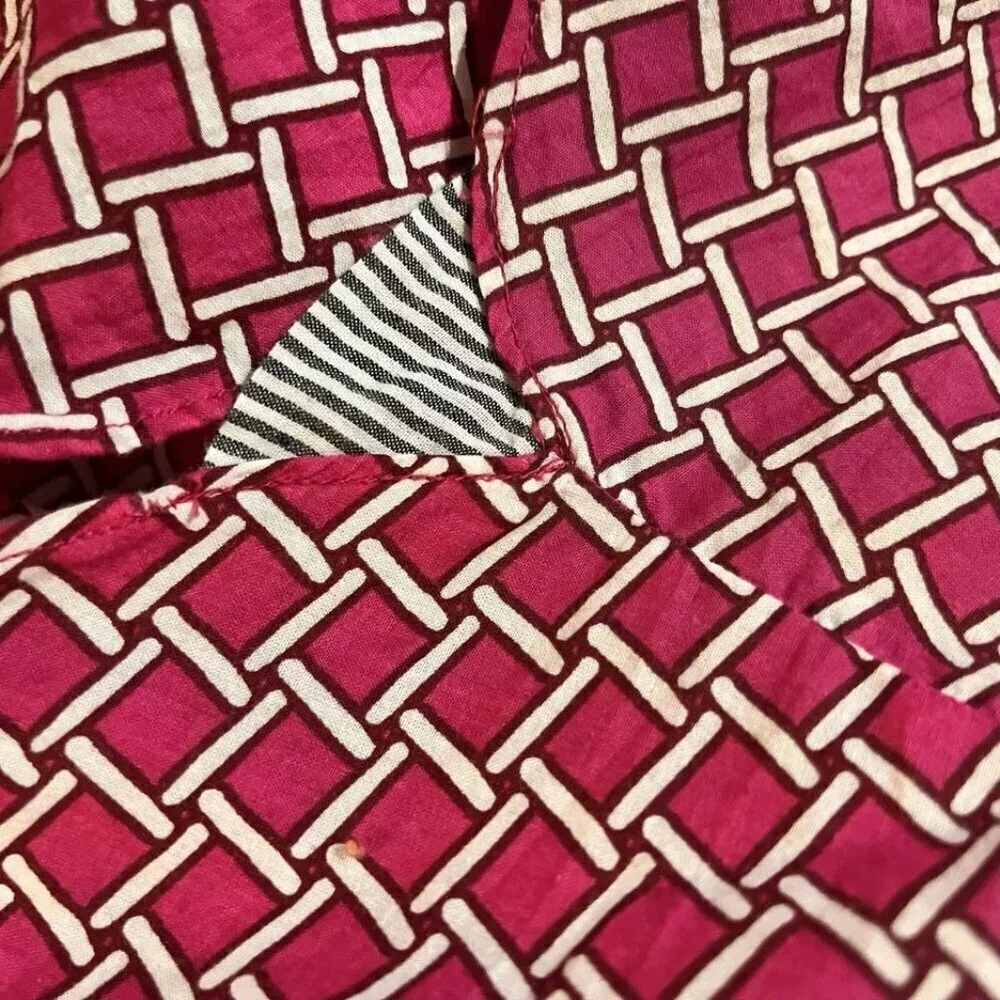 Crown & Ivy. Sz M. Magenta Long Sleeve Shirt. Contrast Facings. Cotton. B77 - Picture 5 of 6